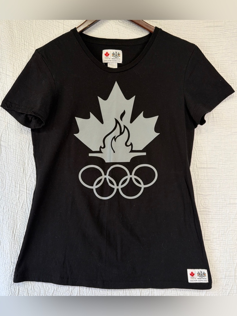 Canada 2011 Olympic Rings Torch Women M Black Tee Shirt Short Sleeve Cotton Top